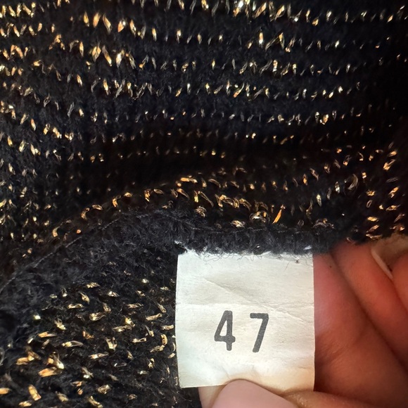 Distinctly Different Vintage Elegant Black and Gold Women's Sweater Size 47 - Picture 3 of 13